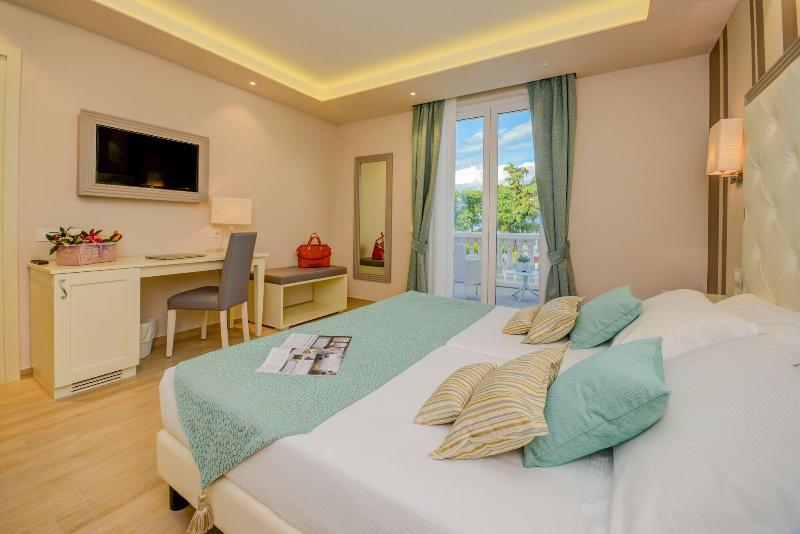 Hotel Villa Garuti Padenghe sul Garda Exterior photo